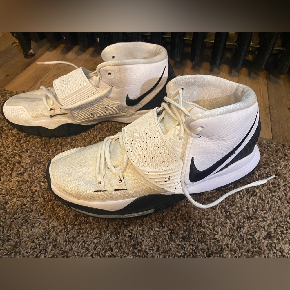 Nike Kyrie 6 men’s basketball shoes. Size 10
